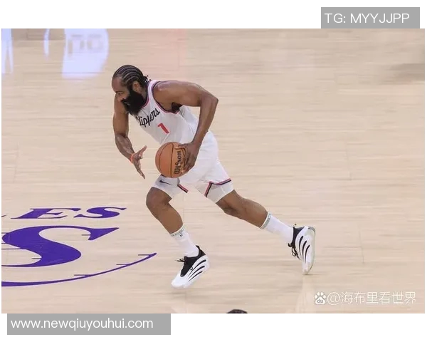 哈登带伤坚持出战31分钟贡献13分6助攻3抢断表现令人担忧